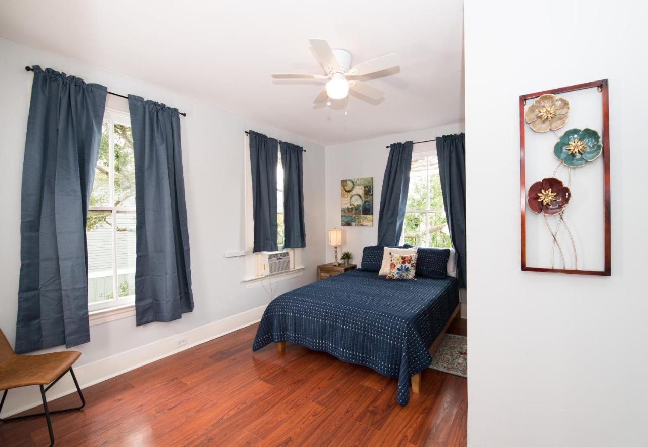 Beautiful Two-Story In Central Galveston, Short Walk To Beach, Near Downtown! | Seas The Breeze Villa Exterior foto
