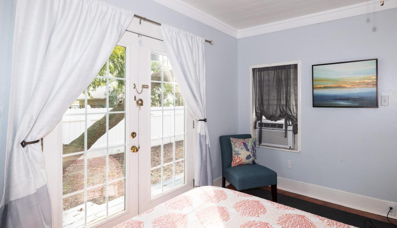 Beautiful Two-Story In Central Galveston, Short Walk To Beach, Near Downtown! | Seas The Breeze Villa Exterior foto