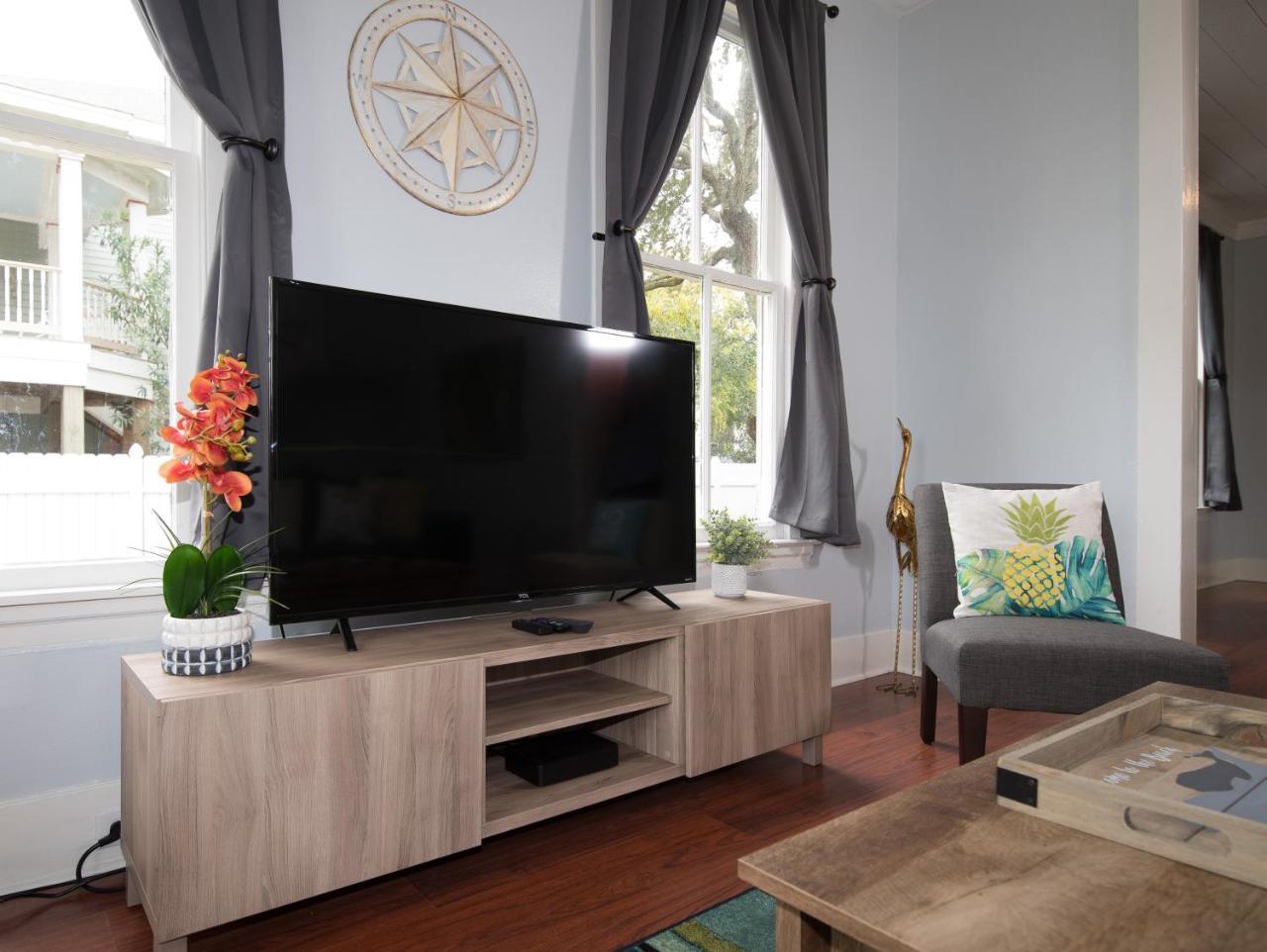Beautiful Two-Story In Central Galveston, Short Walk To Beach, Near Downtown! | Seas The Breeze Villa Exterior foto