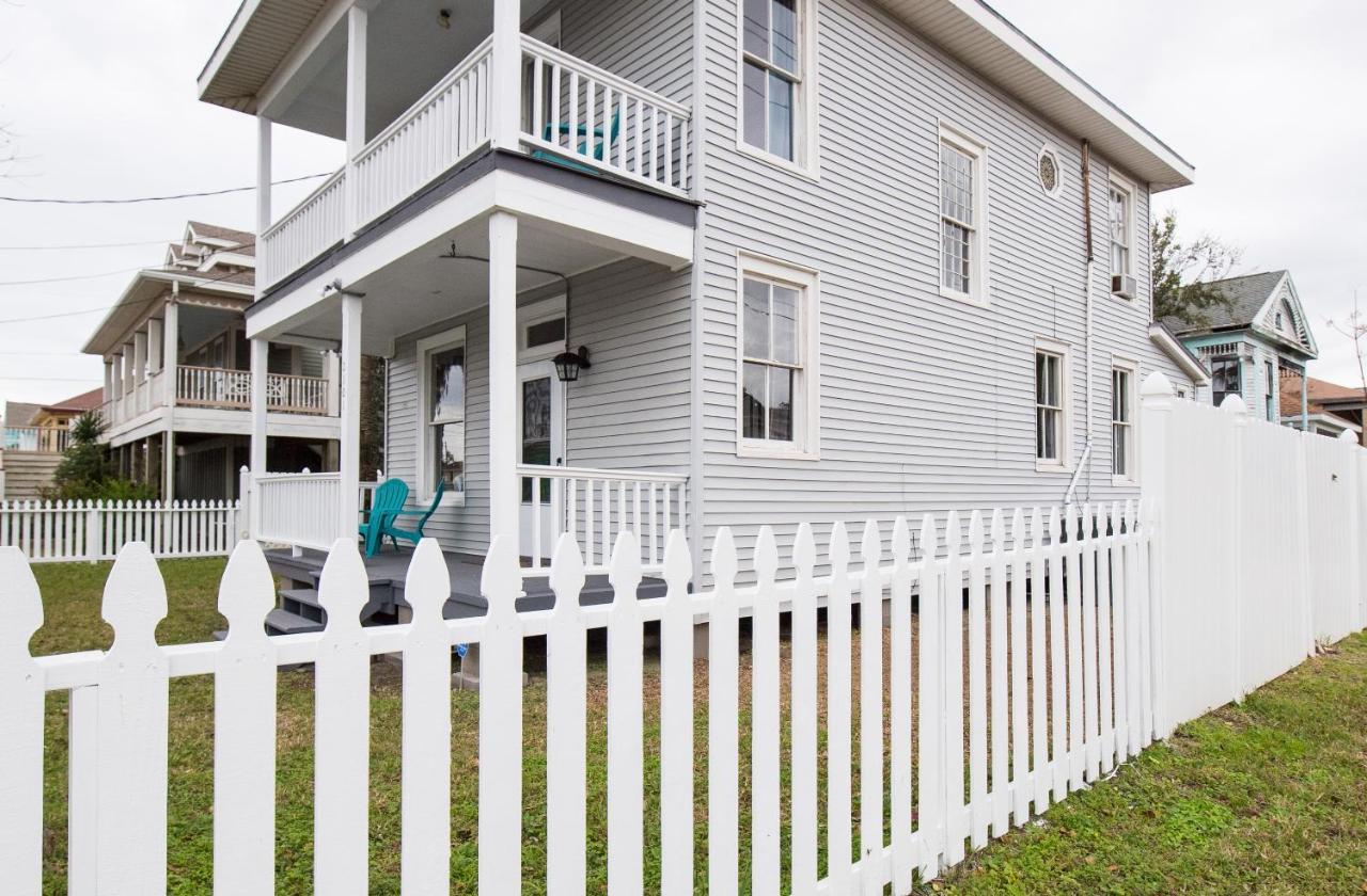 Beautiful Two-Story In Central Galveston, Short Walk To Beach, Near Downtown! | Seas The Breeze Villa Exterior foto