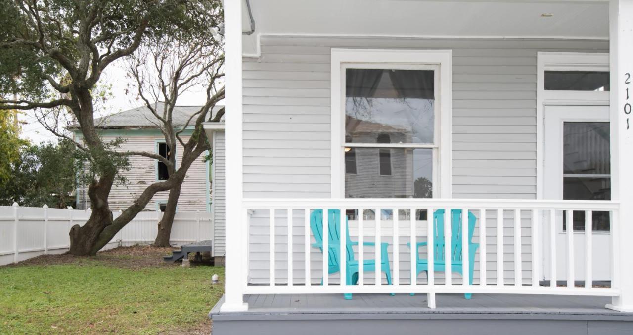 Beautiful Two-Story In Central Galveston, Short Walk To Beach, Near Downtown! | Seas The Breeze Villa Exterior foto