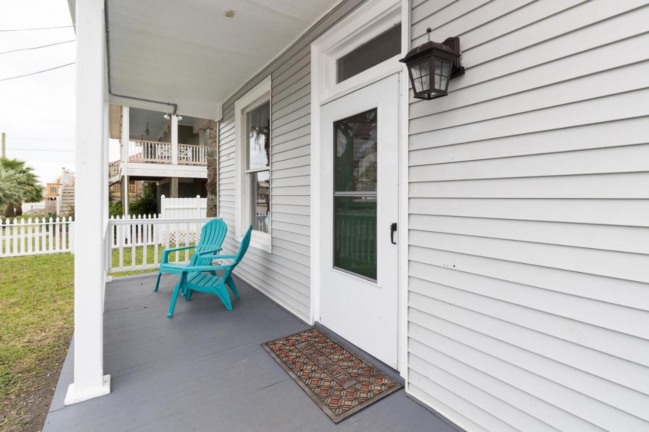 Beautiful Two-Story In Central Galveston, Short Walk To Beach, Near Downtown! | Seas The Breeze Villa Exterior foto