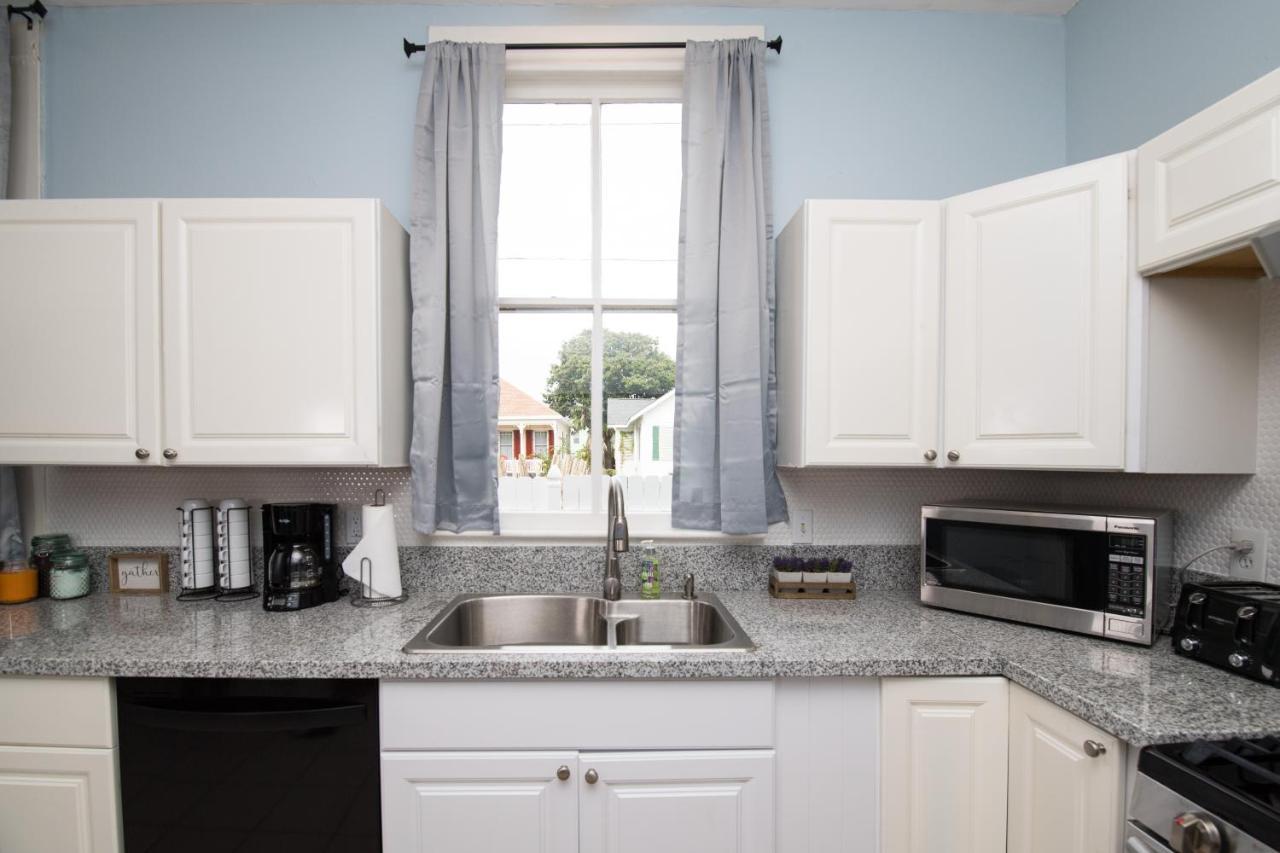 Beautiful Two-Story In Central Galveston, Short Walk To Beach, Near Downtown! | Seas The Breeze Villa Exterior foto
