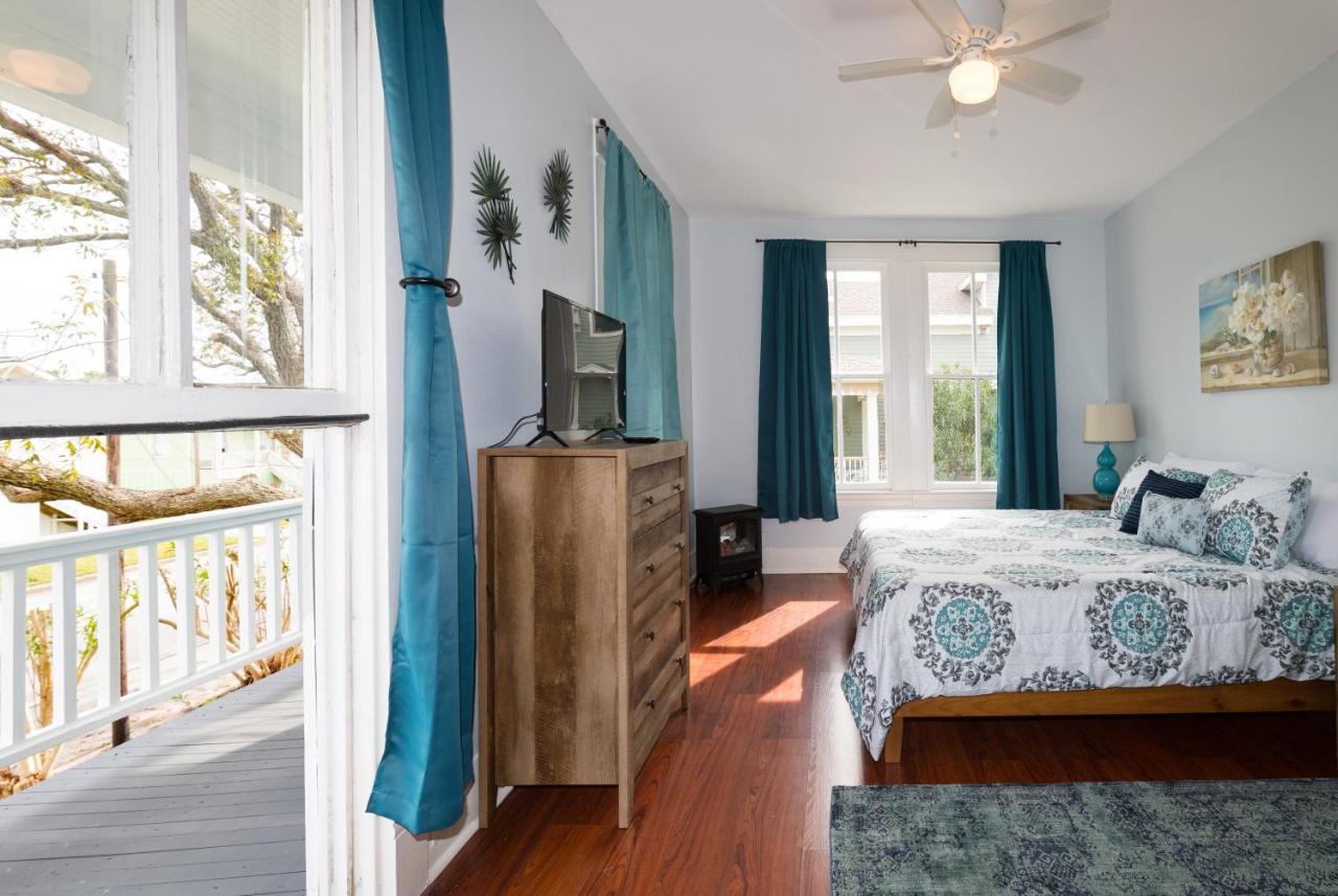 Beautiful Two-Story In Central Galveston, Short Walk To Beach, Near Downtown! | Seas The Breeze Villa Exterior foto