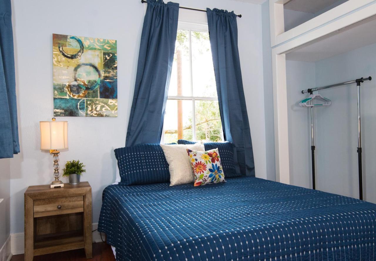 Beautiful Two-Story In Central Galveston, Short Walk To Beach, Near Downtown! | Seas The Breeze Villa Exterior foto