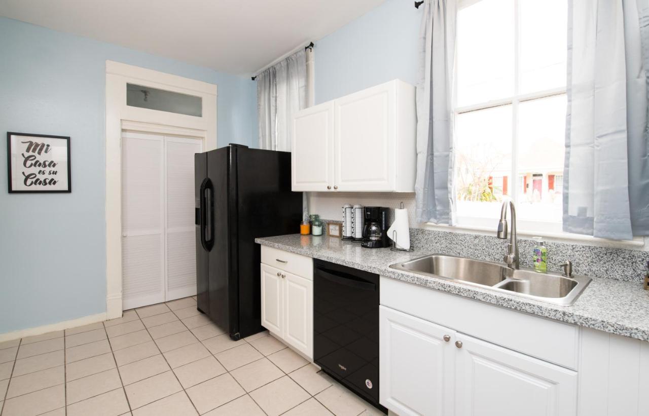 Beautiful Two-Story In Central Galveston, Short Walk To Beach, Near Downtown! | Seas The Breeze Villa Exterior foto